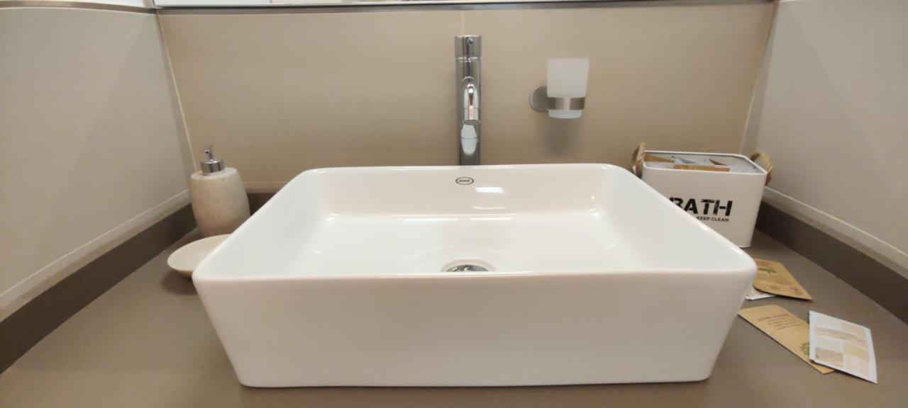 Nxt Station Deluxe Apartment 베르가모 외부 사진